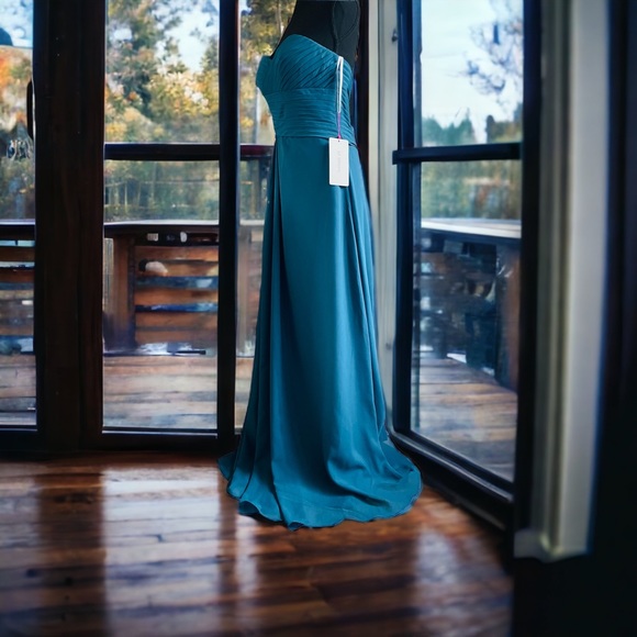 Dress - Picture 2 of 4